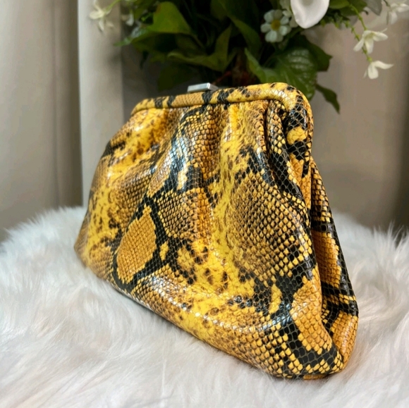 Balenciaga Python Effect Cloud Clutch - Picture 4 of 9